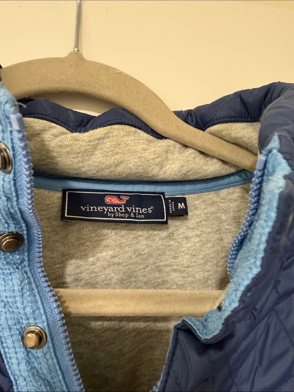Vineyard Vines Gray Sweatshirt with Navy Quilted Yoke - Picture 3 of 8